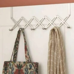 BETTERLIFE Edelstahl Türhaken Türmantel Für Türklapper Teleskop-Türhaken Mit 6 Haken Für Wohnzimmer Badezimmer Schlafzimmer Kleiderschrank (Silber)